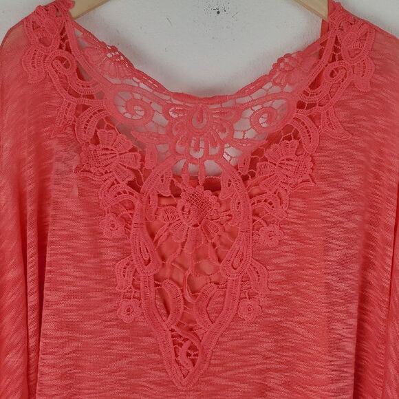 BB Boutique Layered Top with Lace. Size 3xl - Picture 2 of 8